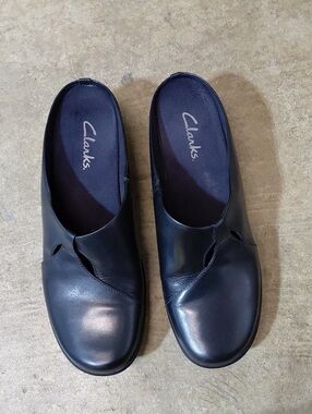 CLARKS Women's  Black Leather Slip-On Mule Clog Size 9M